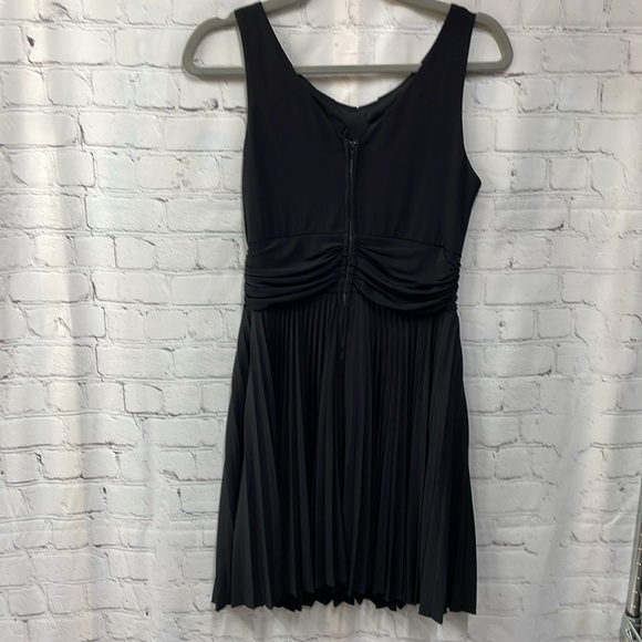 Teeze Me accordion bottom with pleated sleeveless top cocktail size 7 dr… - Picture 6 of 9